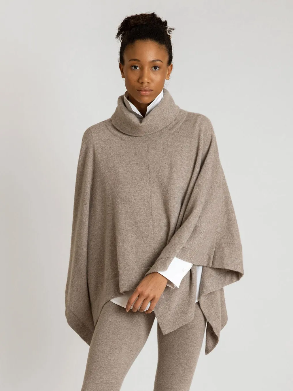 Cashmere poncho "Ylva" - toast