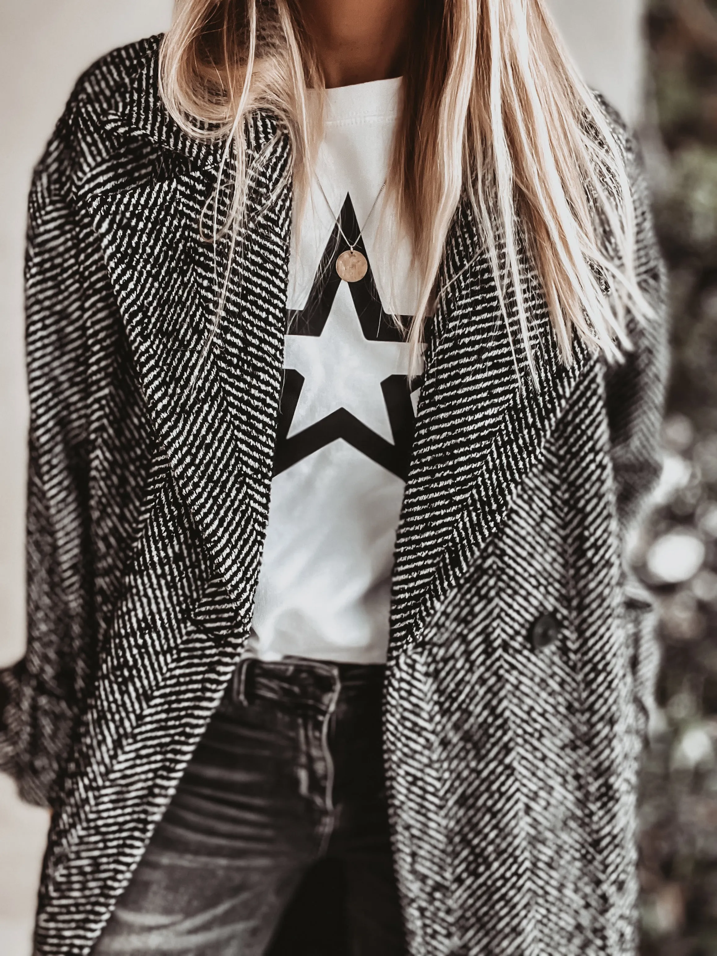 White sweatshirt with a striking black star *boyfriend fit*